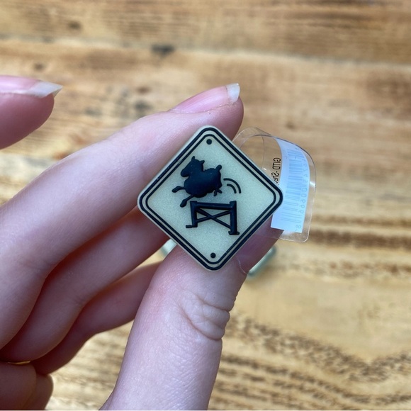 Glow In The Dark JIBBITZ Farm Animal Shoe Crocs Charms (NWT) READ - Picture 2 of 9